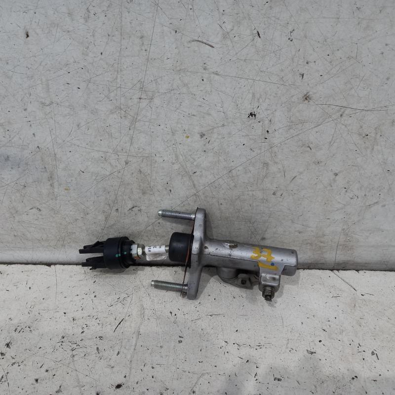 clutch master cylinder