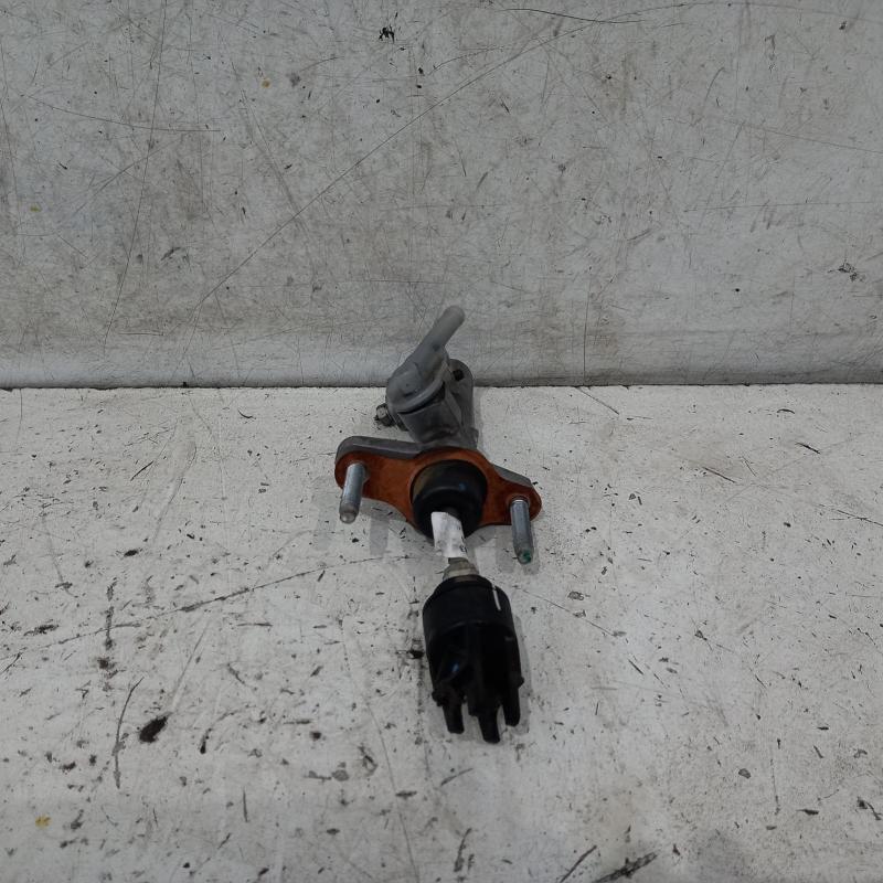 clutch master cylinder