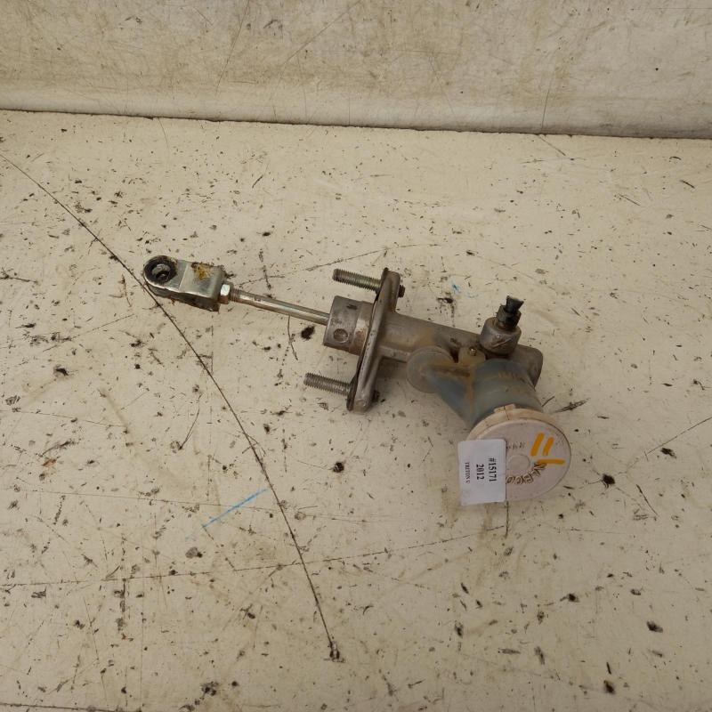clutch master cylinder