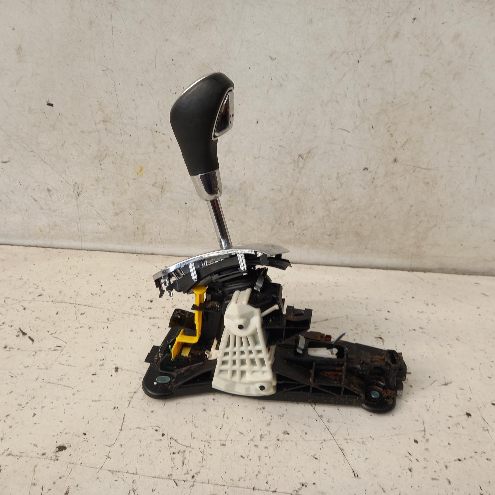 363048, Used gear stick/shifter for 2014 Megane manual t/m, 1.2