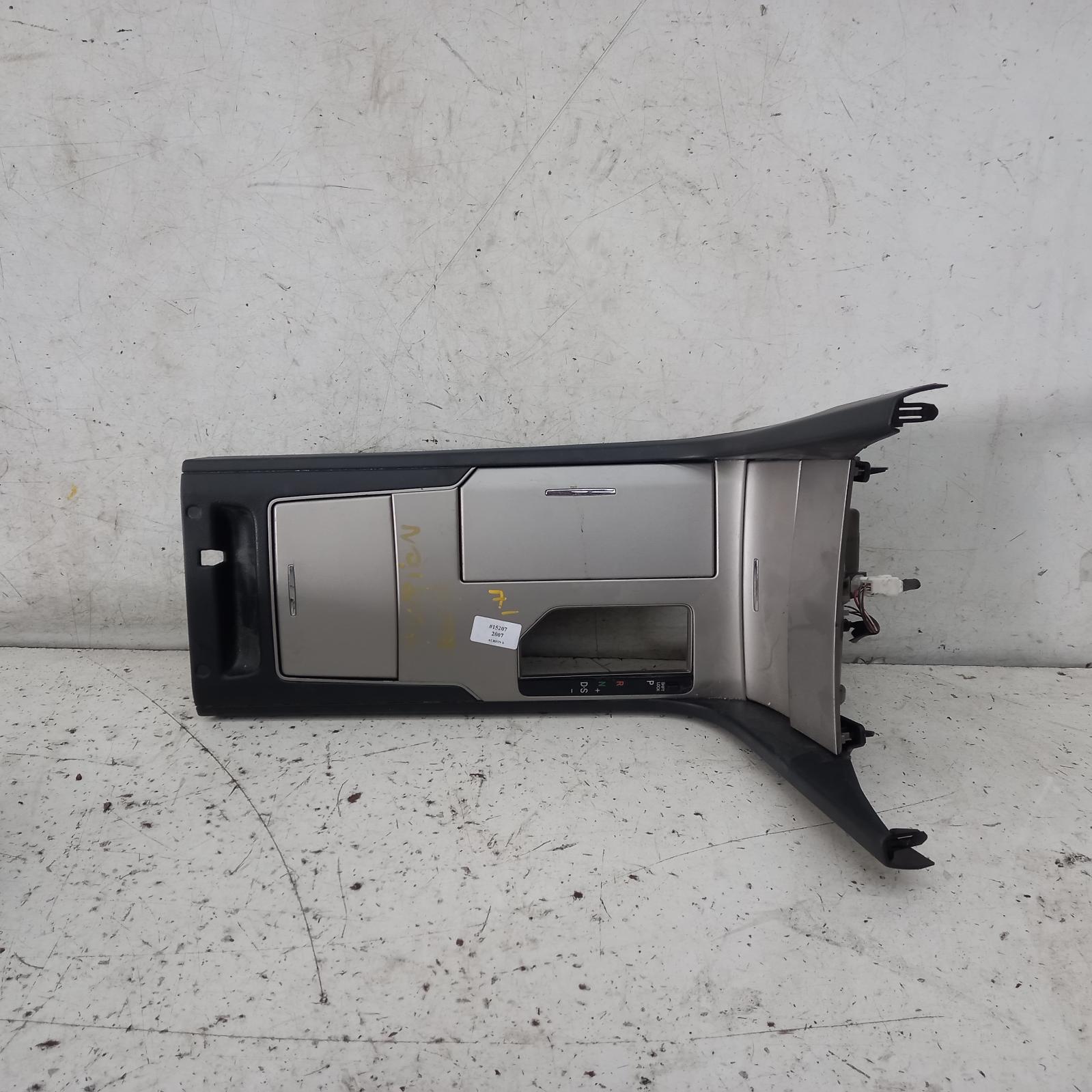 Aurion Console 2006-2012 gcv40r,centre console,metallic finish type,10/06-03/12 00015207 #363478