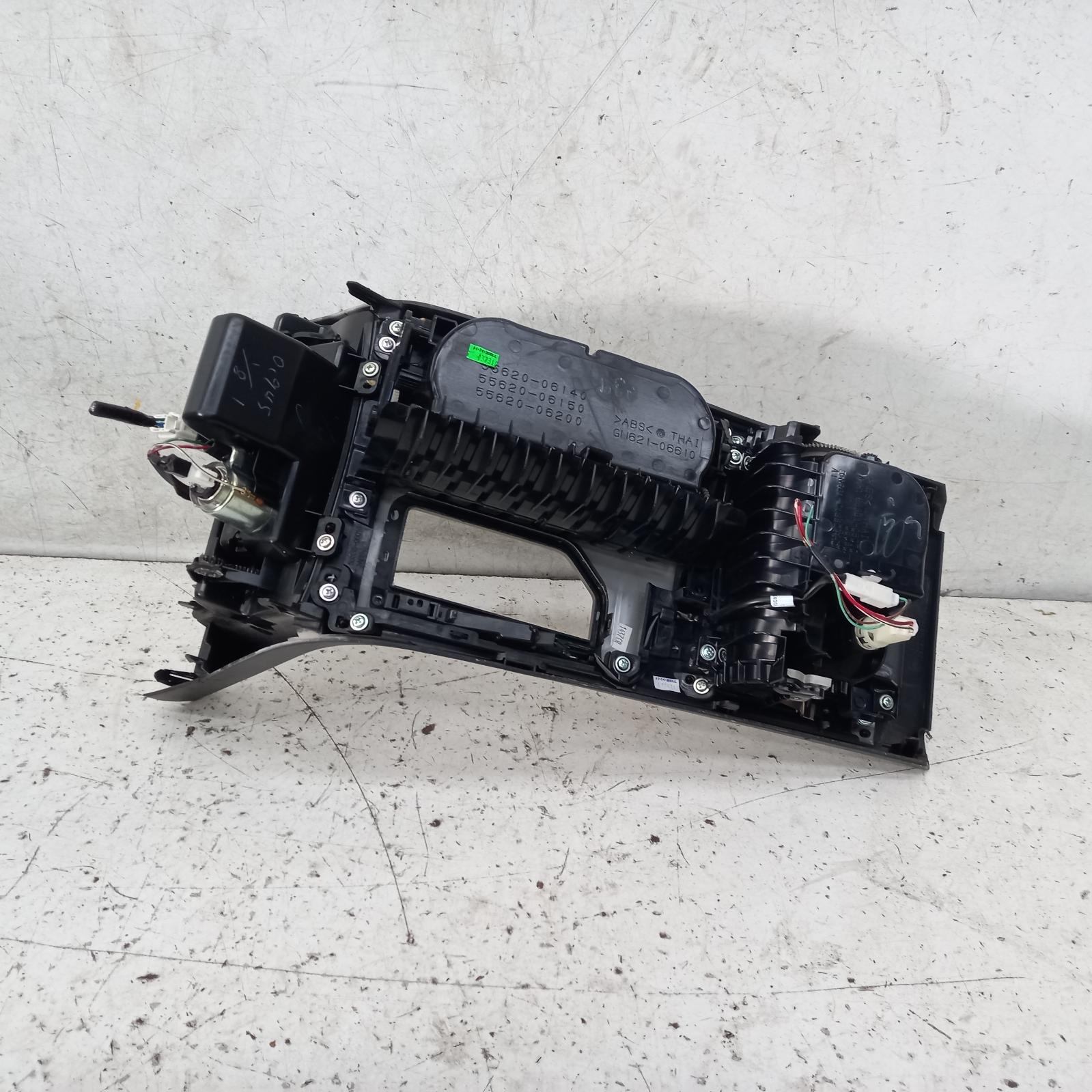 Aurion Console 2006-2012 gcv40r,centre console,metallic finish type,10/06-03/12 00015207 #363478