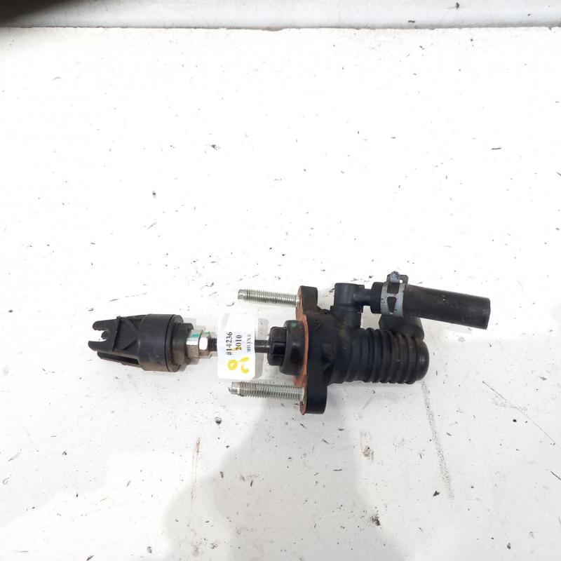 clutch master cylinder