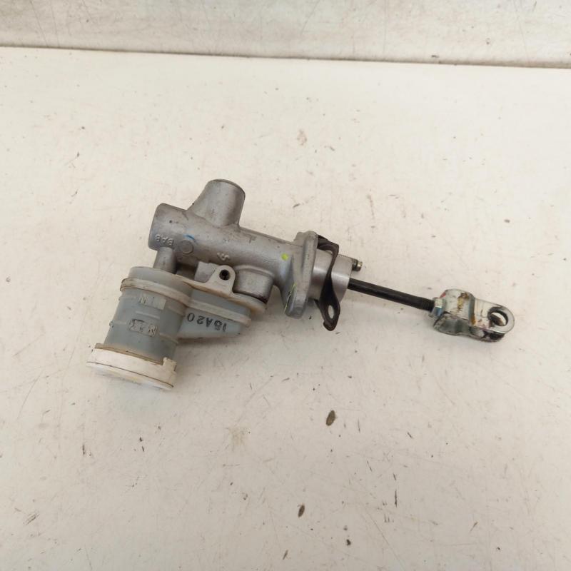 clutch master cylinder