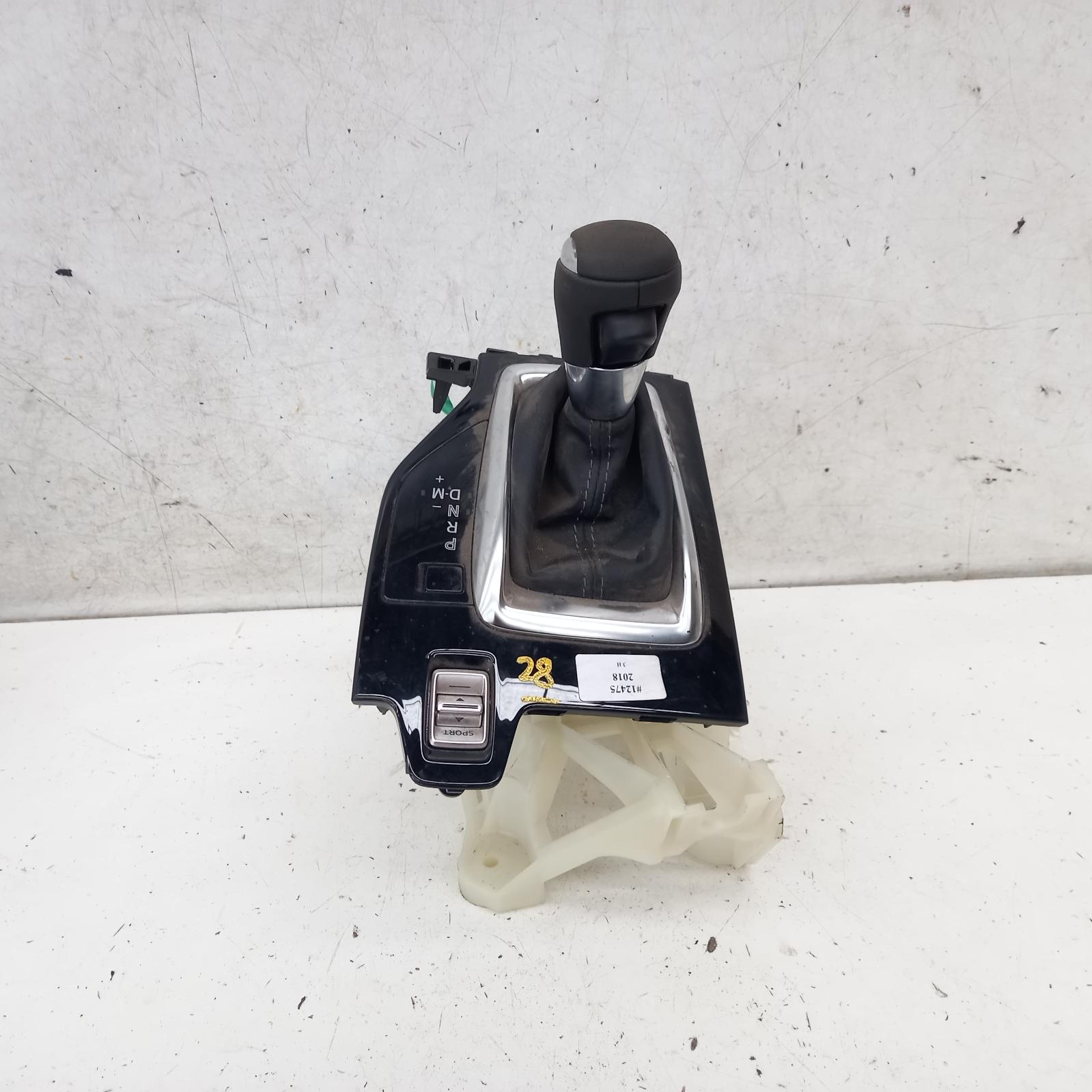 376807, Used gear stick/shifter for 2018 3 bn, 05/1602/19