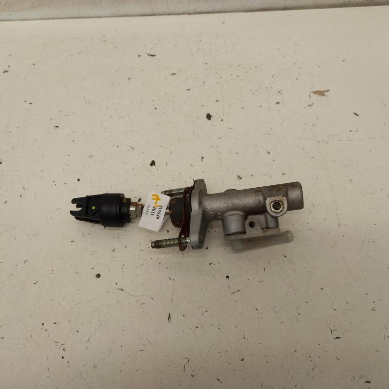 clutch master cylinder