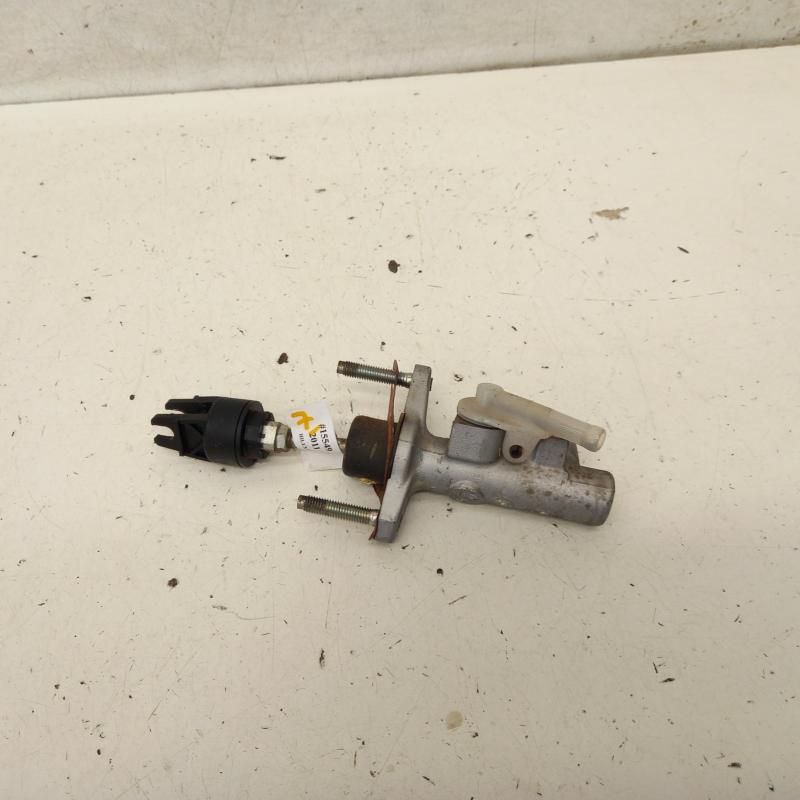 clutch master cylinder