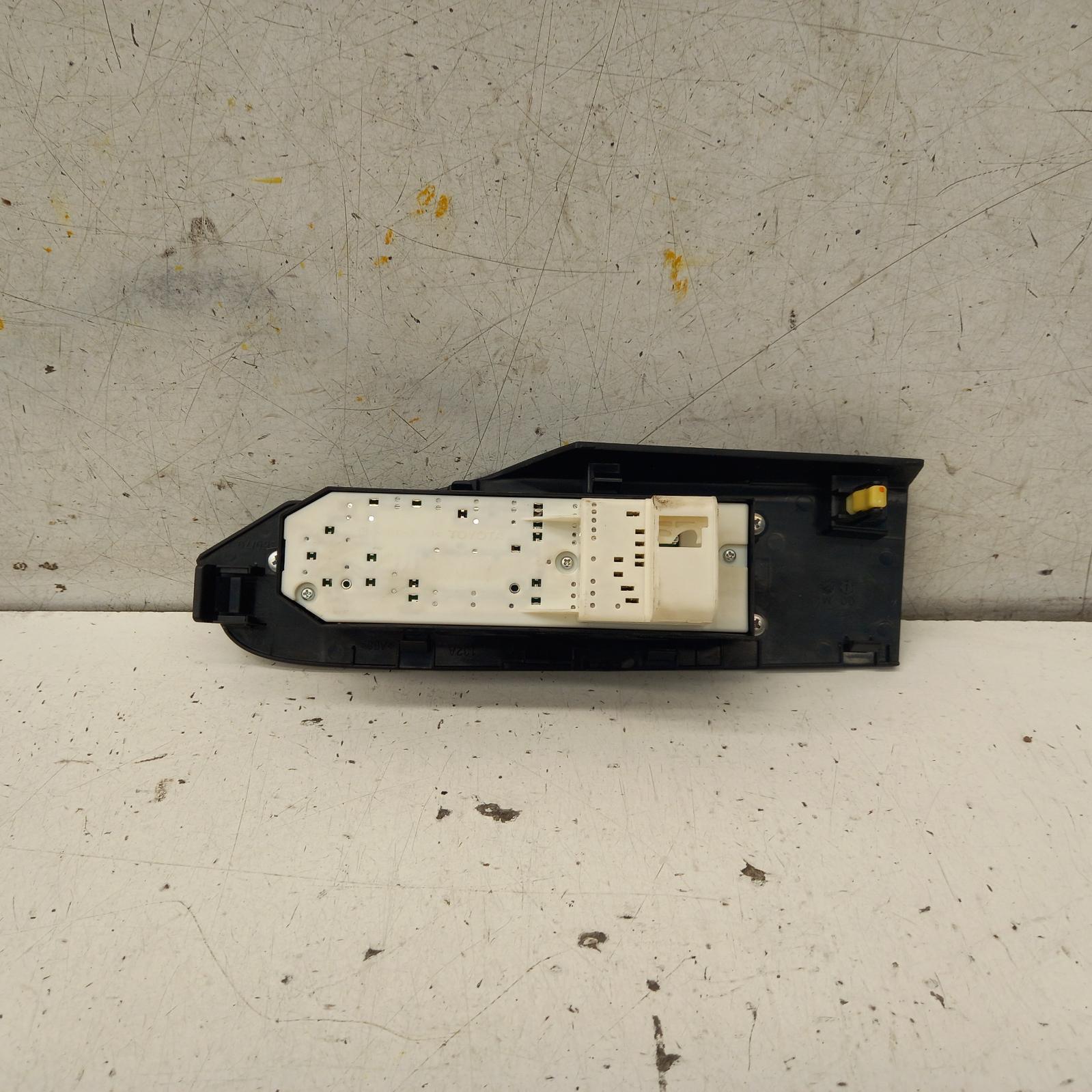 Corolla Power Door Window Switch 2015-2018 rh front (master switch),zre182r,hatch,standard,03/15-06/18 00015905 #392002