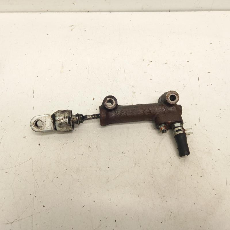 clutch master cylinder