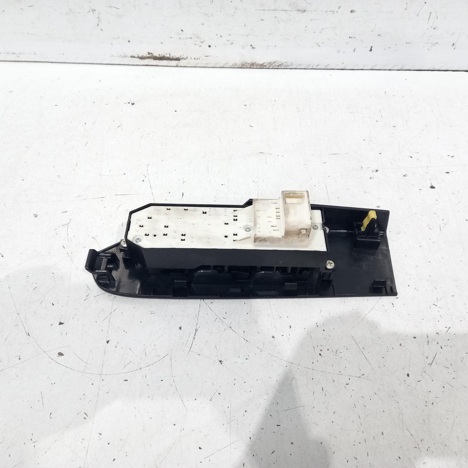 Corolla Power Door Window Switch 2015-2018 rh front (master switch),zre182r,hatch,standard,03/15-06/18 00016394 #407261