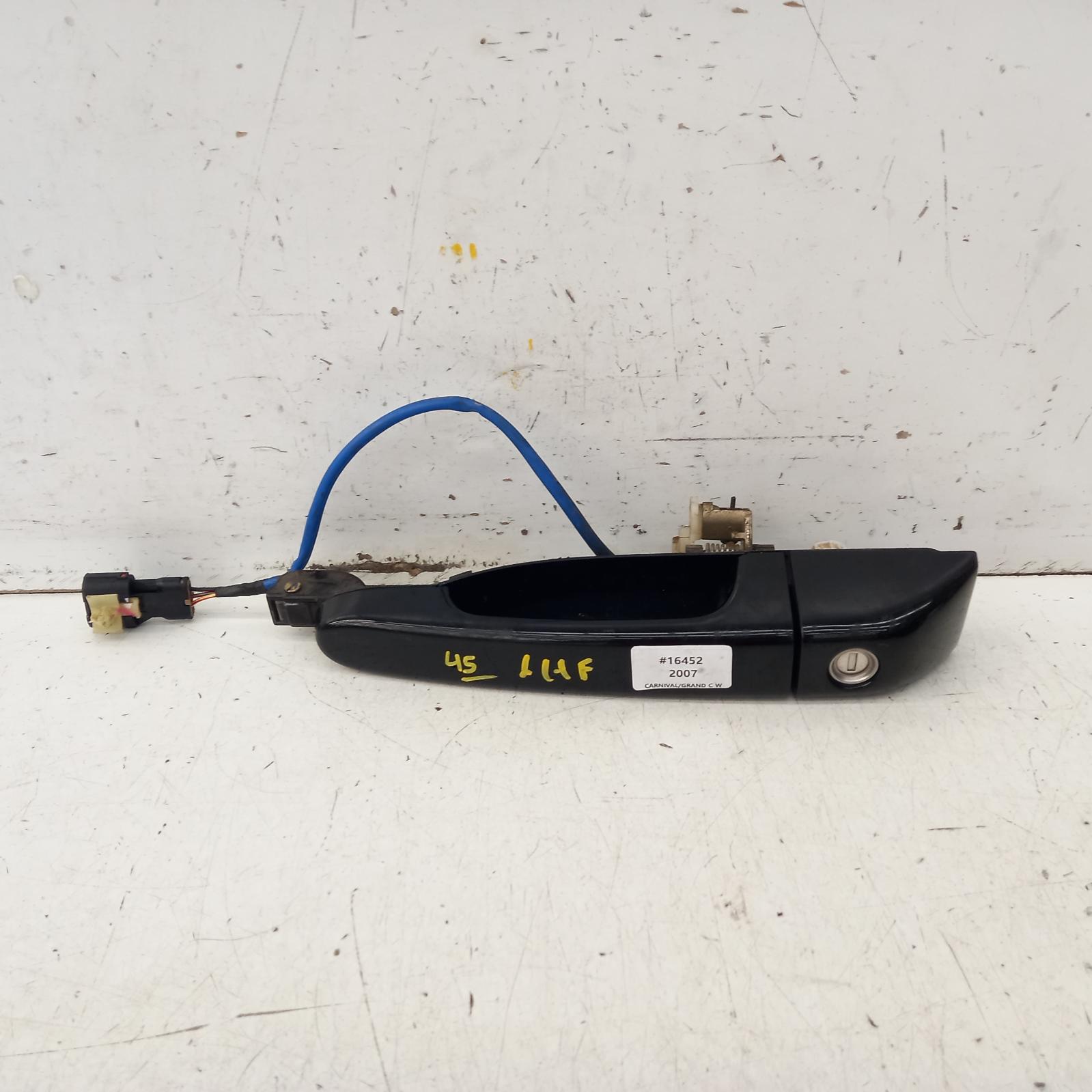 Carnival/Grand Carnival Door Handle 2006-2014 outer,lh front,vq,01/06-12/14 00016452 #408768