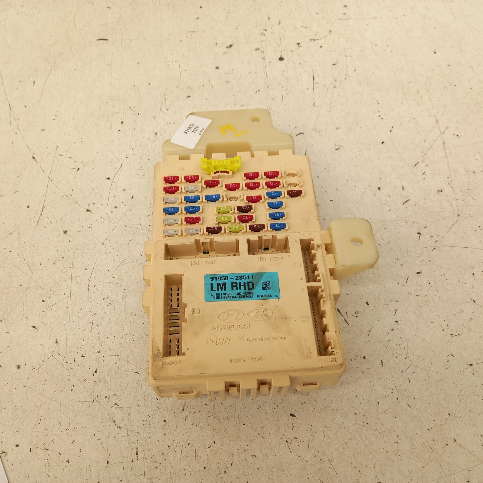 413816, Used fuse box for 2010 ix35 under dash, lm series, 11/0901/16