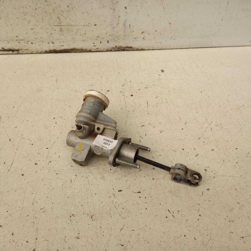 clutch master cylinder