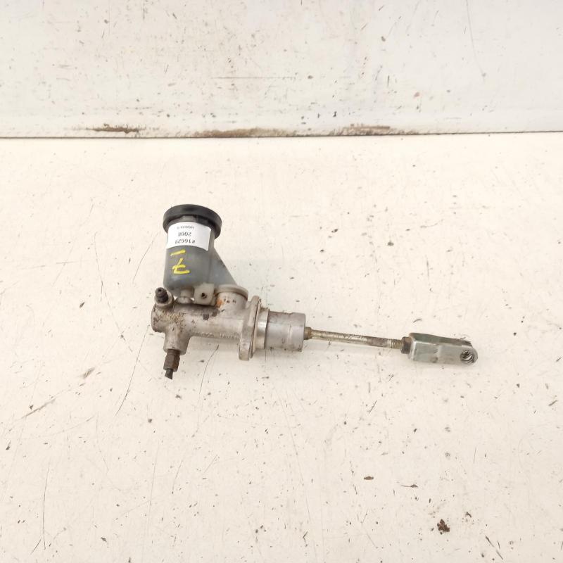 clutch master cylinder