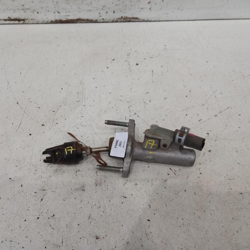 clutch master cylinder