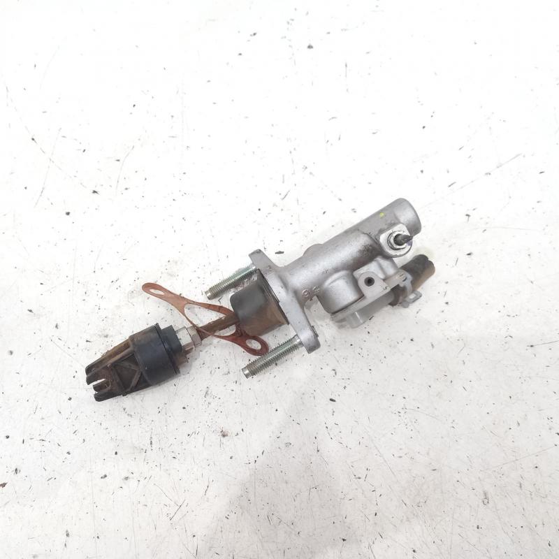 clutch master cylinder