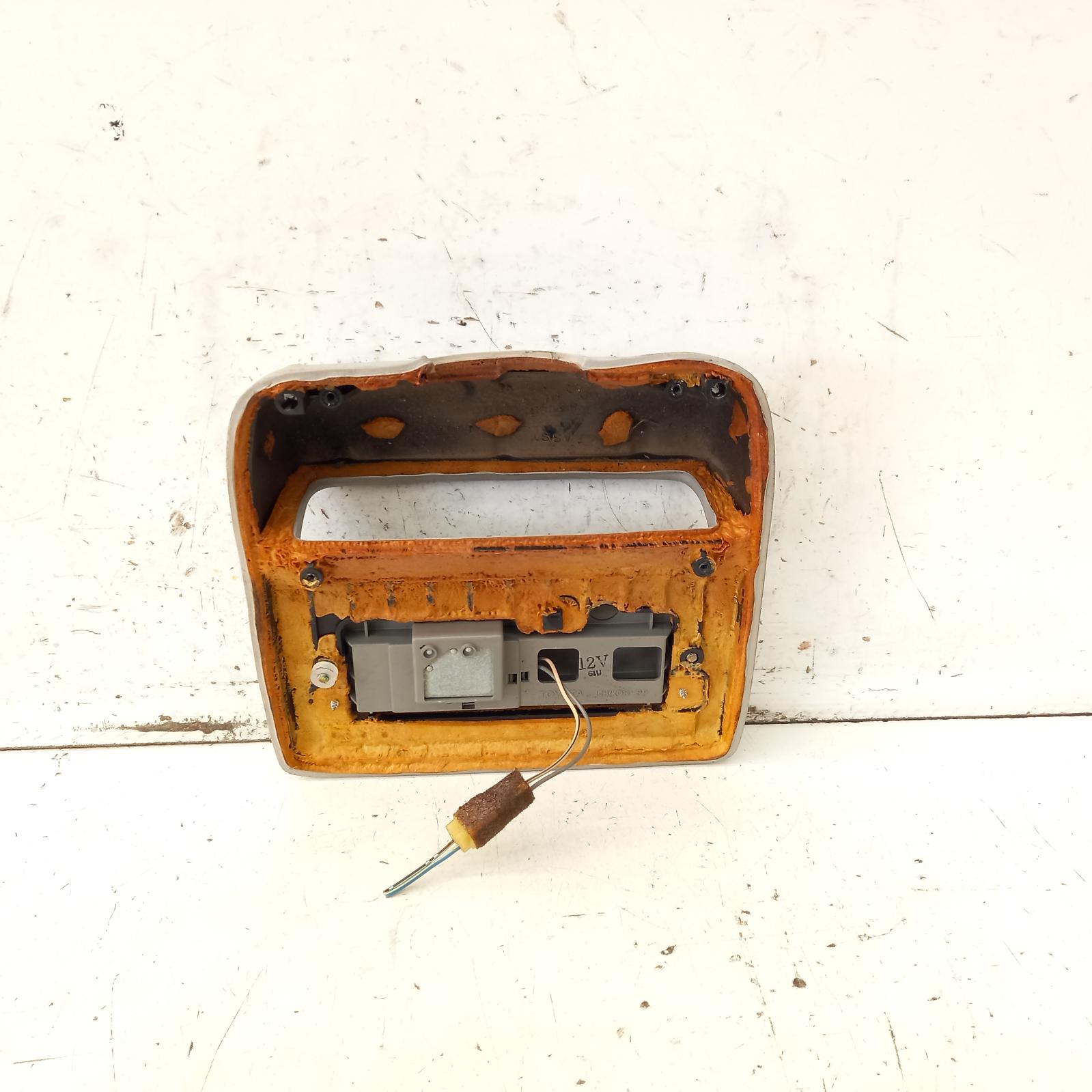 Landcruiser Courtesy Light 1990-1998 front,80 series,05/90-03/98 00016241 #415093