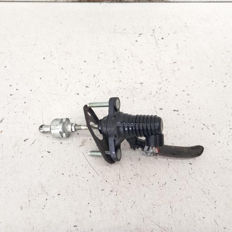 clutch master cylinder