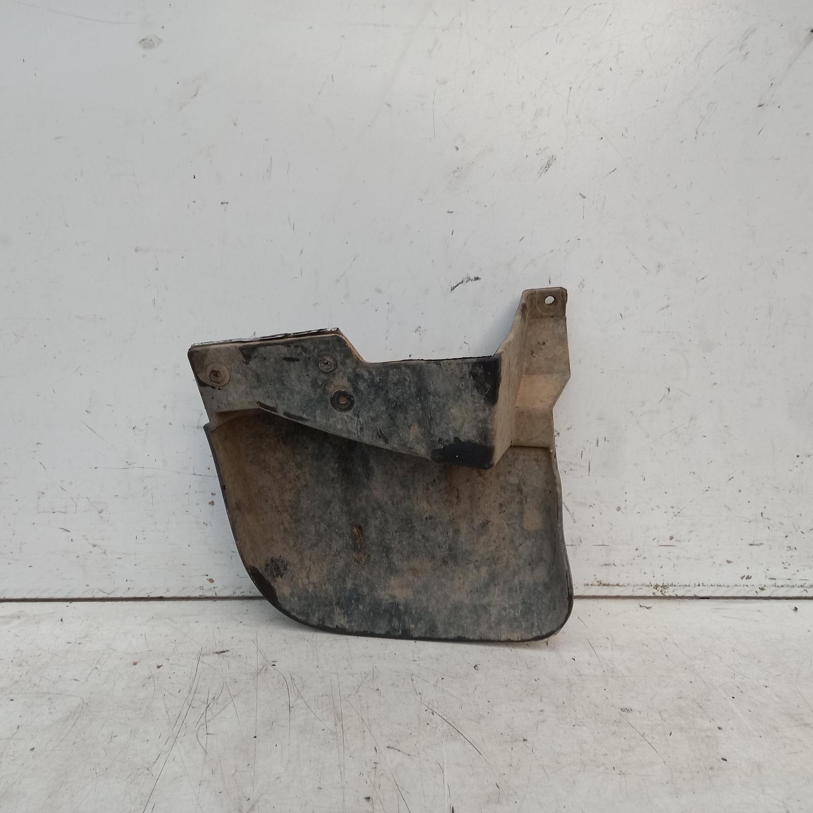 422254, Used mud flaps for 2010 triton rh front, mn, w/ flares type