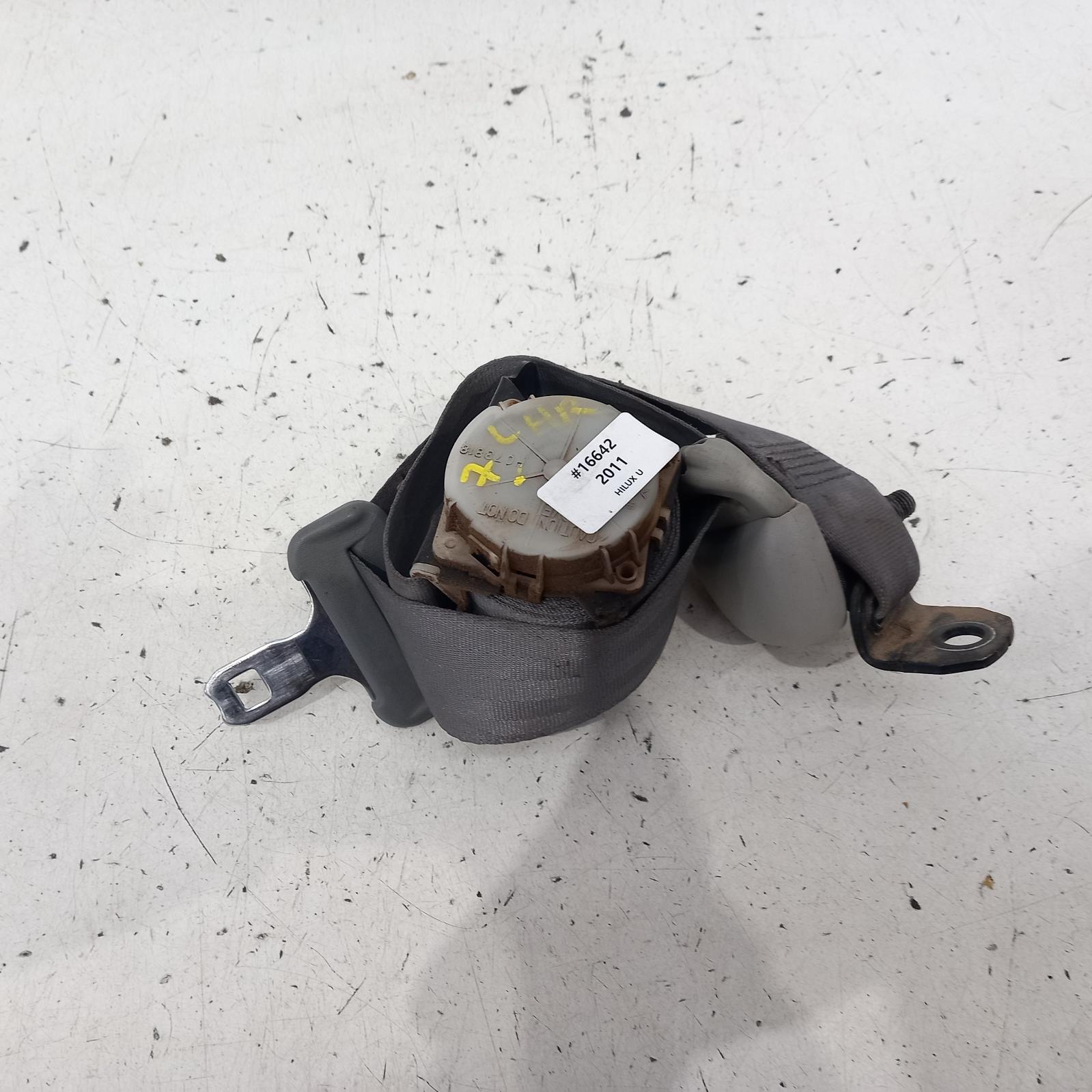 424168, Used seat belt stalk for 2011 hilux lh rear, seat belt only