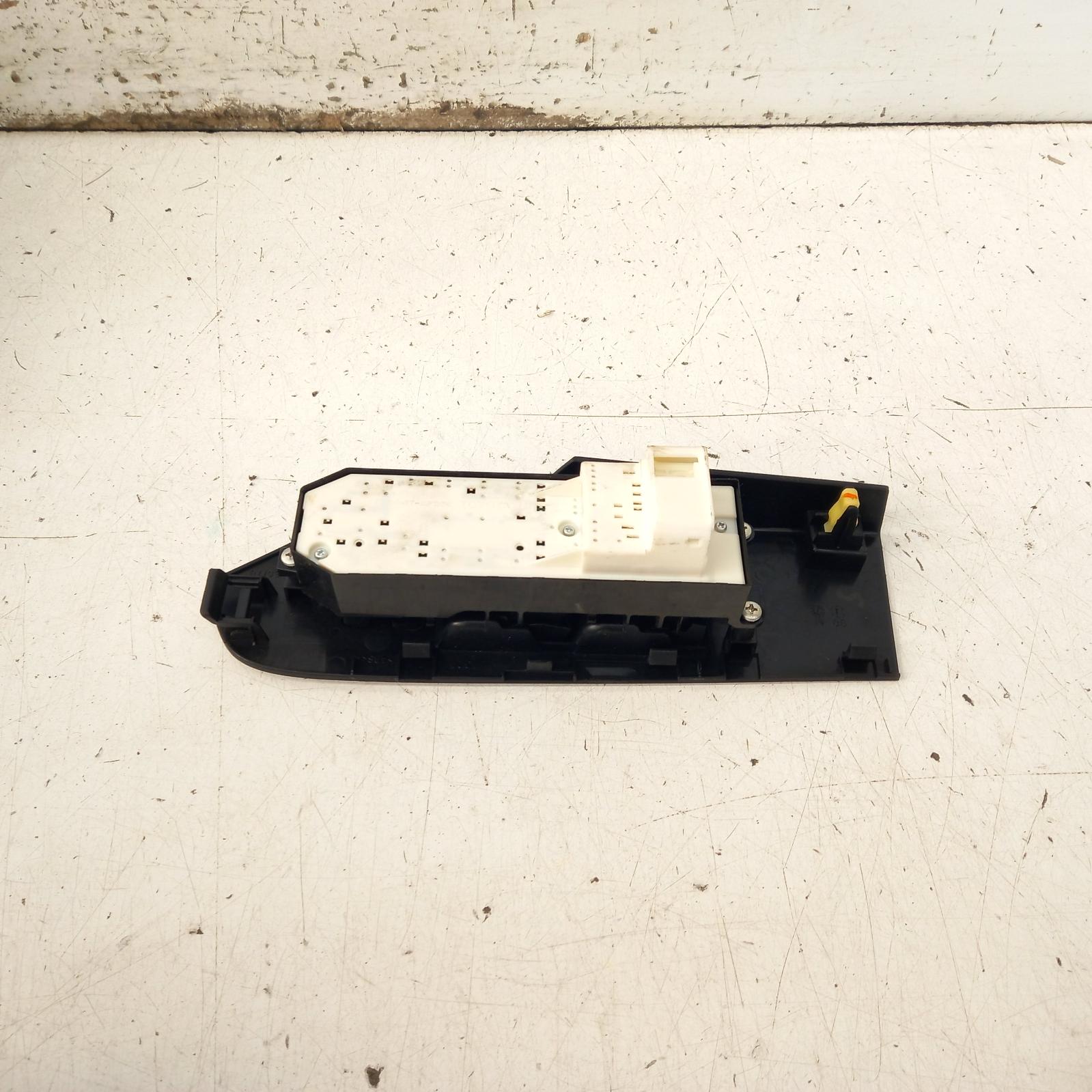 Corolla Power Door Window Switch 2015-2018 rh front (master switch),zre182r,hatch,standard,03/15-06/18 00016825 #424588