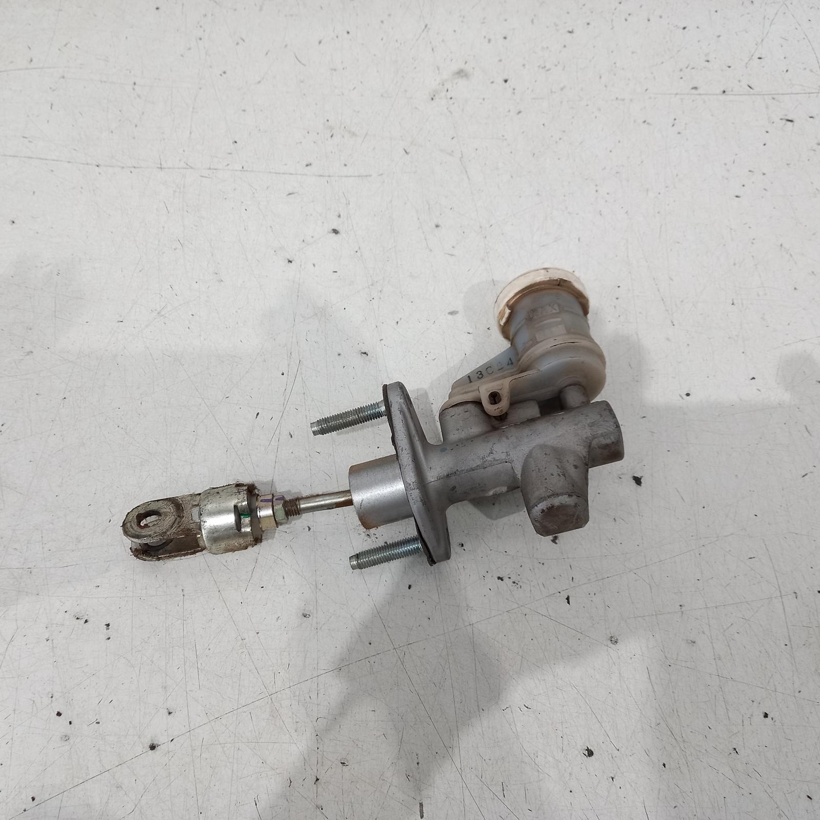 425257, Used clutch master cylinder for 2013 triton mn 08/0904/15