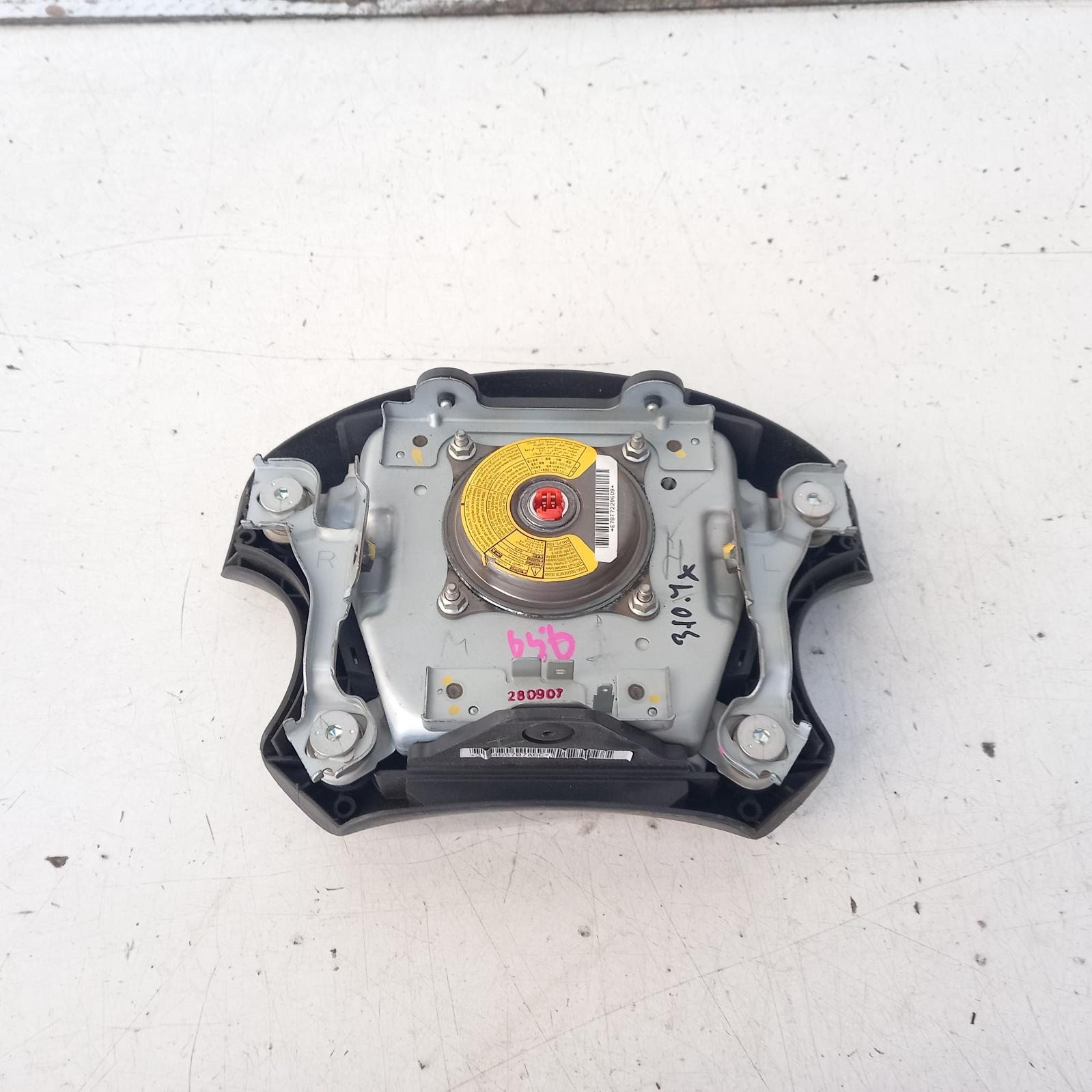 425374, Used airbag right for 2007 hilux steering wheel, black, non