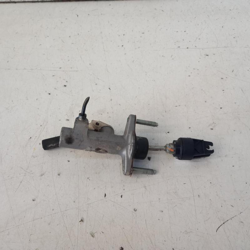 clutch master cylinder