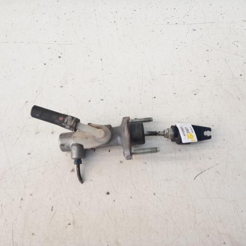 clutch master cylinder