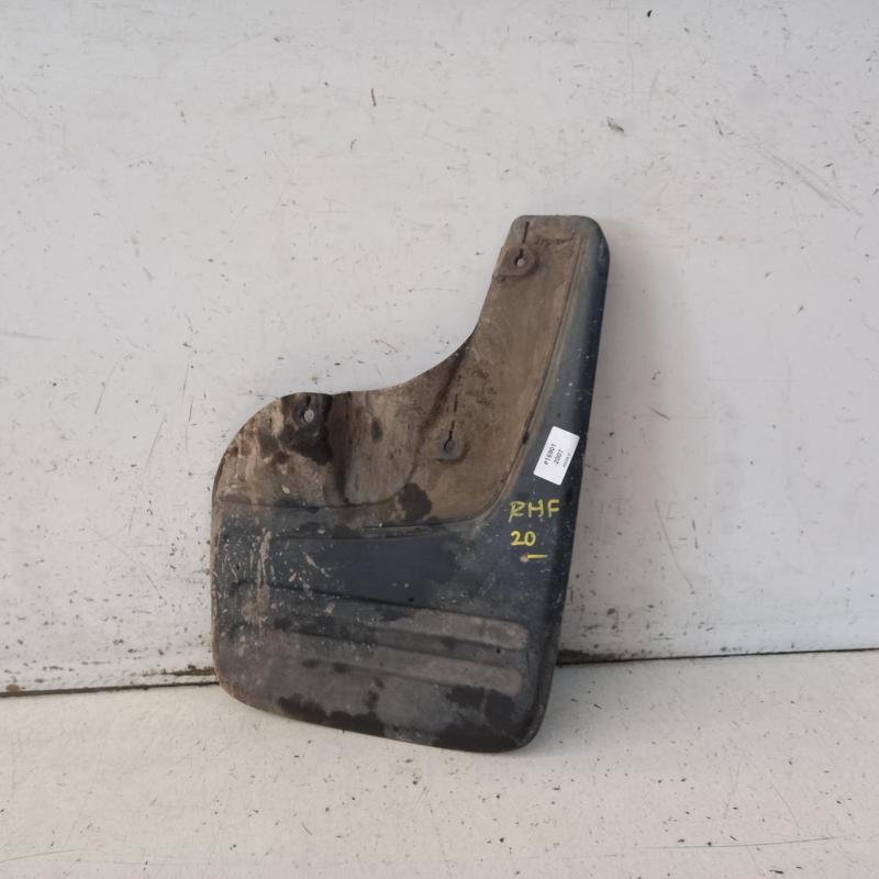 425400, Used mud flaps for 2007 hilux rh front, 4wd, flared type, 03/