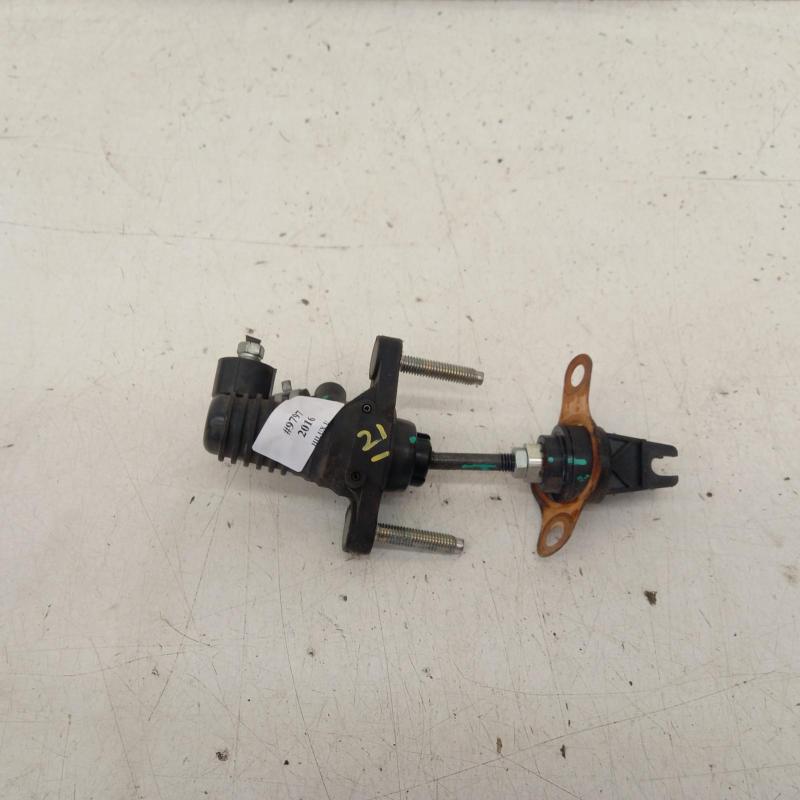 clutch master cylinder