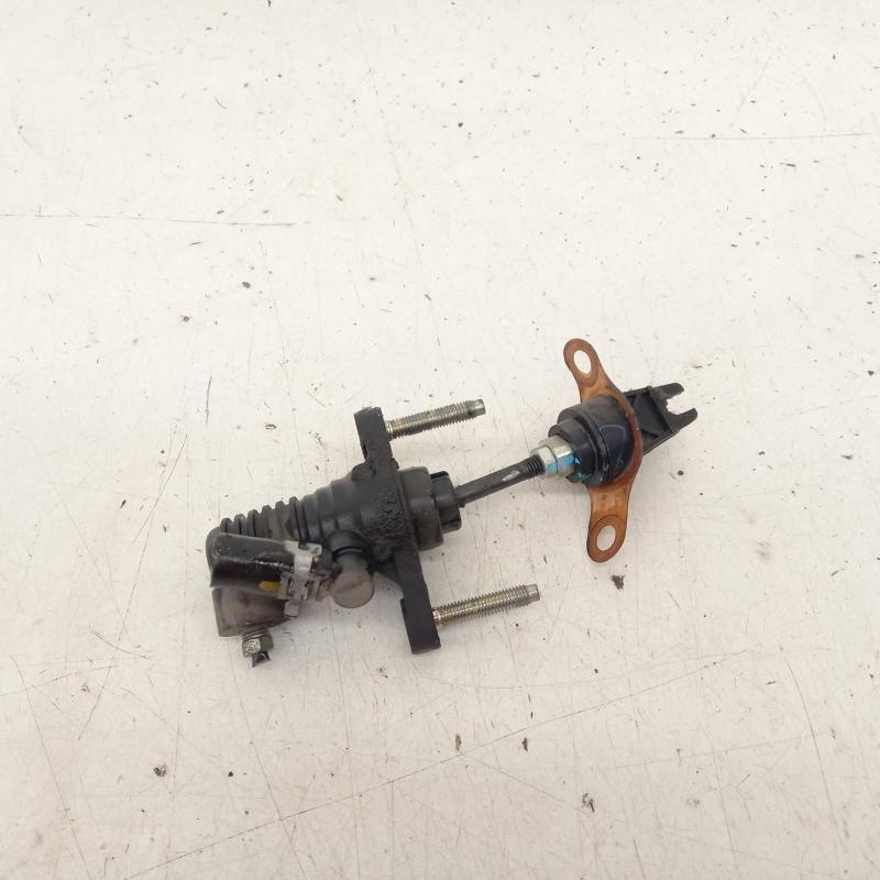 clutch master cylinder