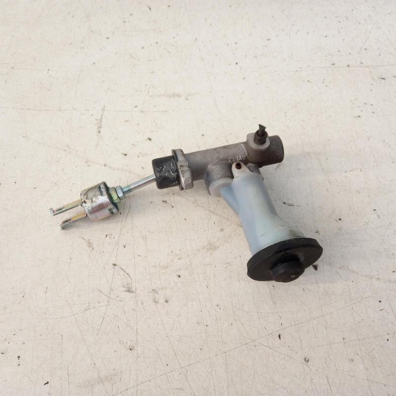 clutch master cylinder