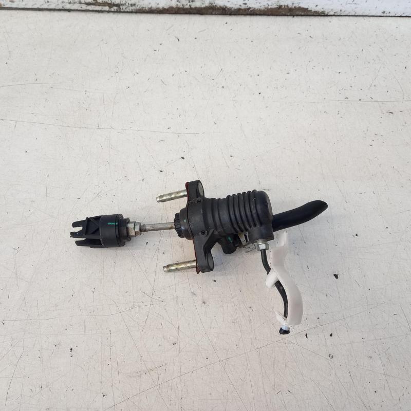 clutch master cylinder