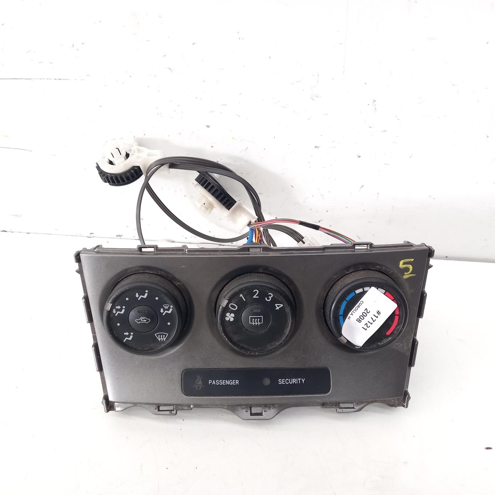 ISANCE A/C Heater Control Knob – Left & Right – Fits 2003–2008 Toyota Corolla (55905-02170)