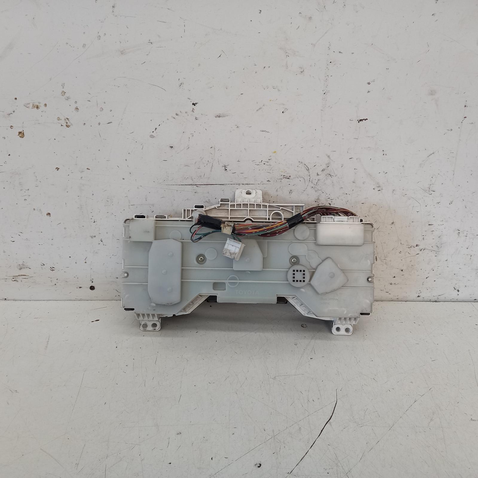 438945, Used instrument cluster for 2005 hilux diesel, 3.0, sr, 02/05