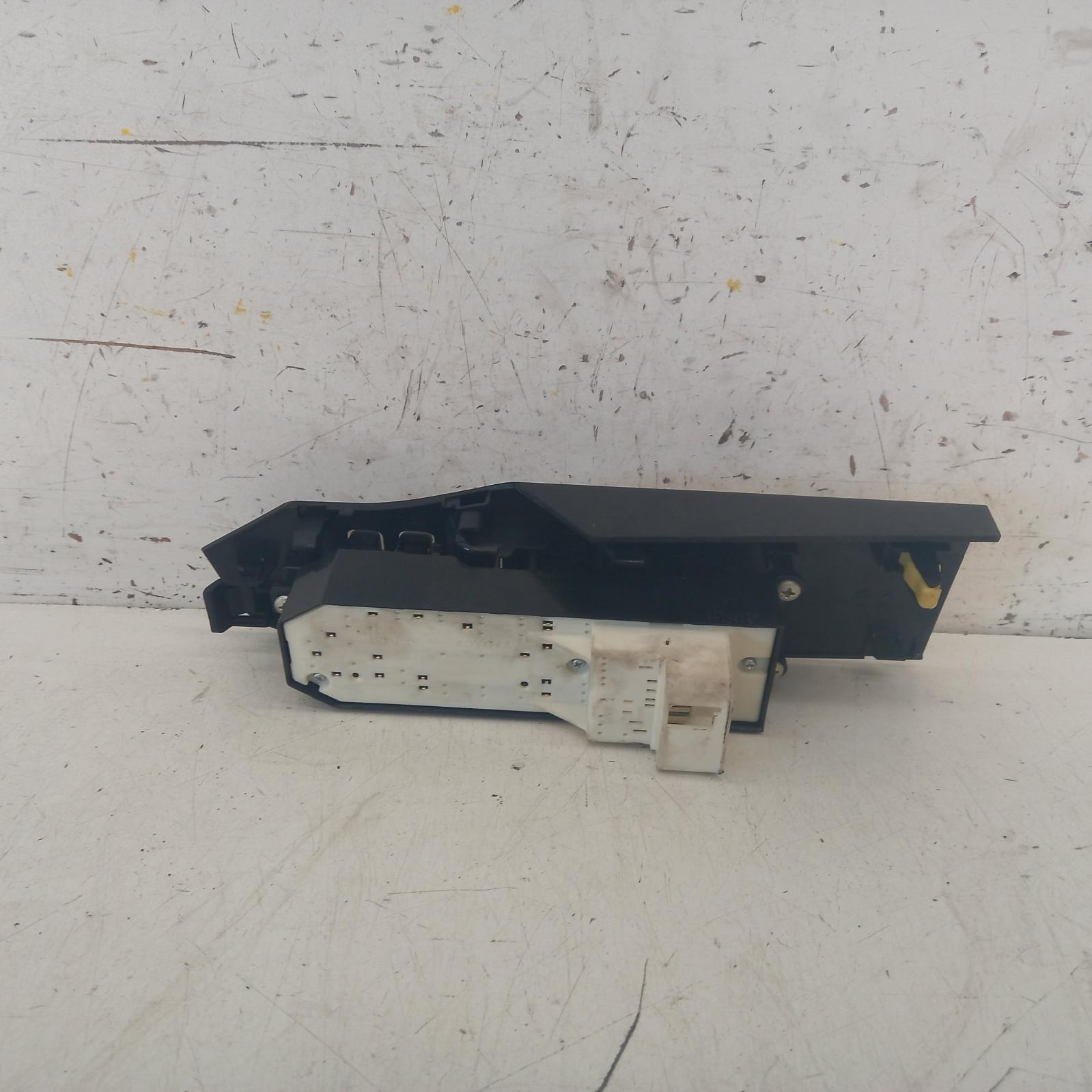 Corolla Power Door Window Switch 2015-2018 rh front (master switch),zre182r,hatch,standard,03/15-06/18 00017309 #444227