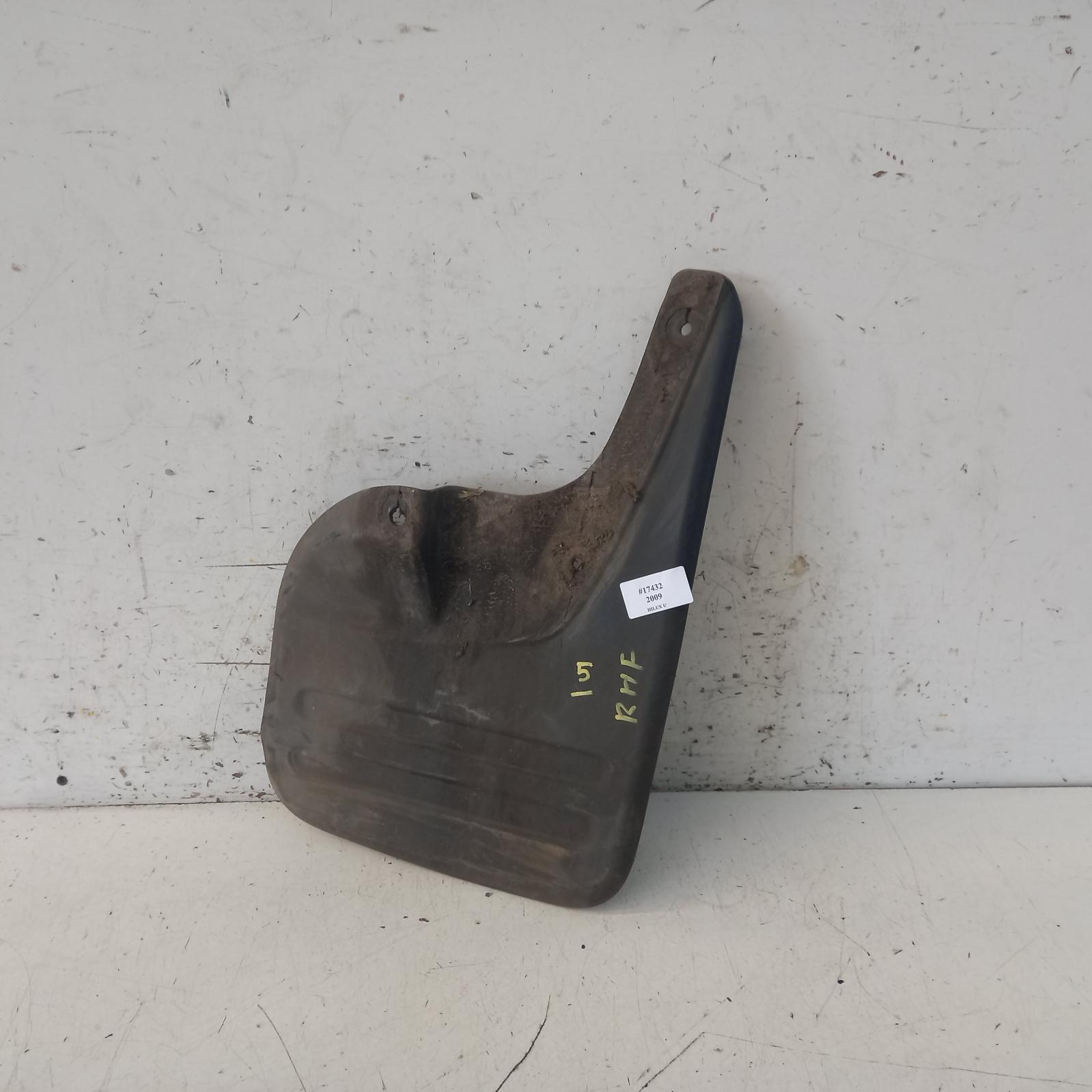 451945, Used mud flaps for 2009 hilux rh front, 03/0506/11