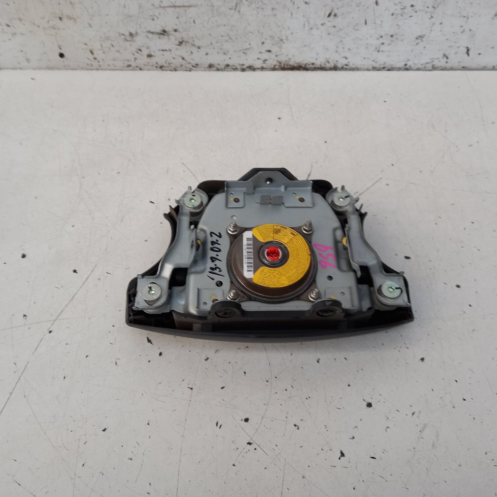 Hilux Airbag Right 2005-2011 steering wheel,black,non audio control type,02/05-06/11 00017498 #454965
