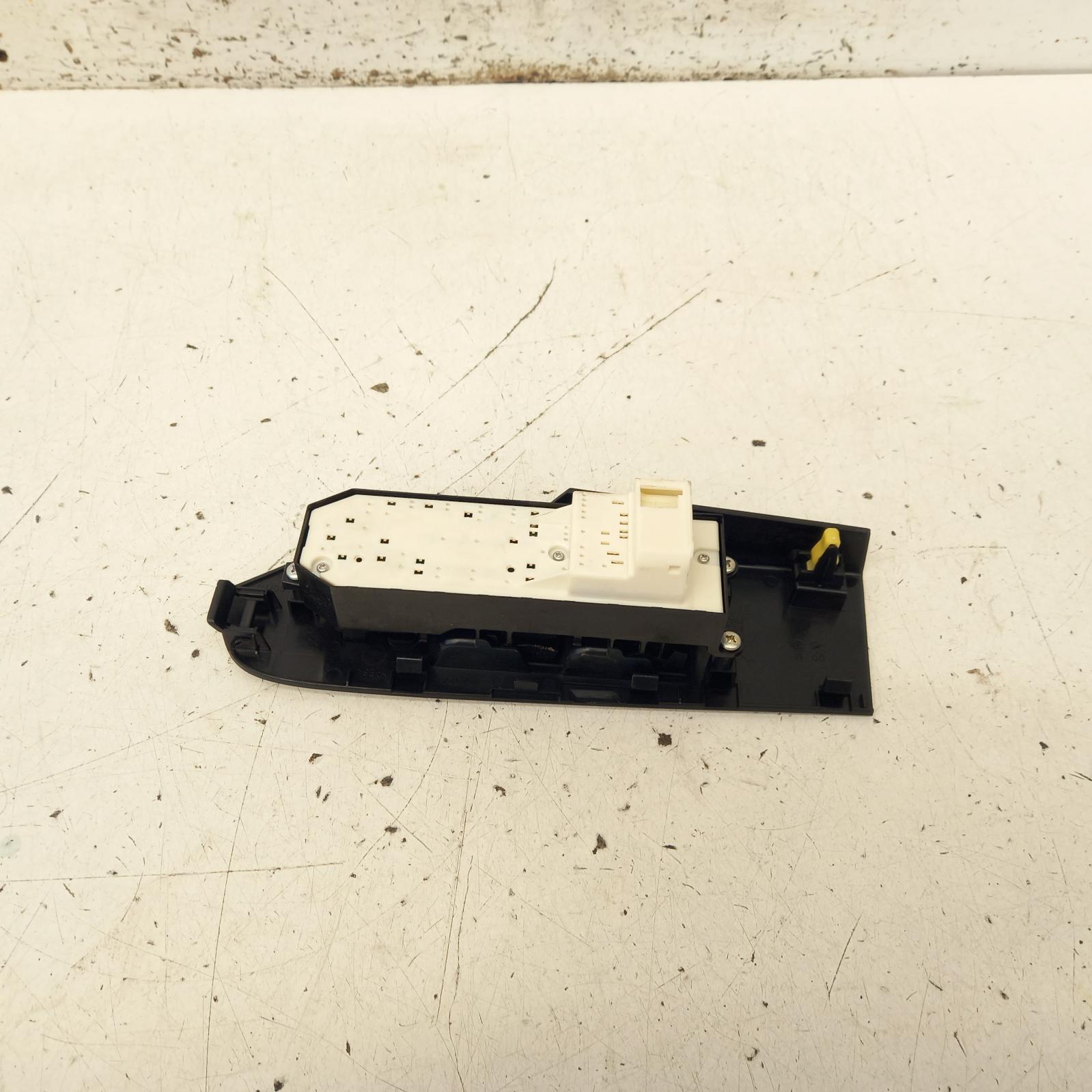 Corolla Power Door Window Switch 2015-2018 rh front (master switch),zre182r,hatch,standard,03/15-06/18 00017575 #460183