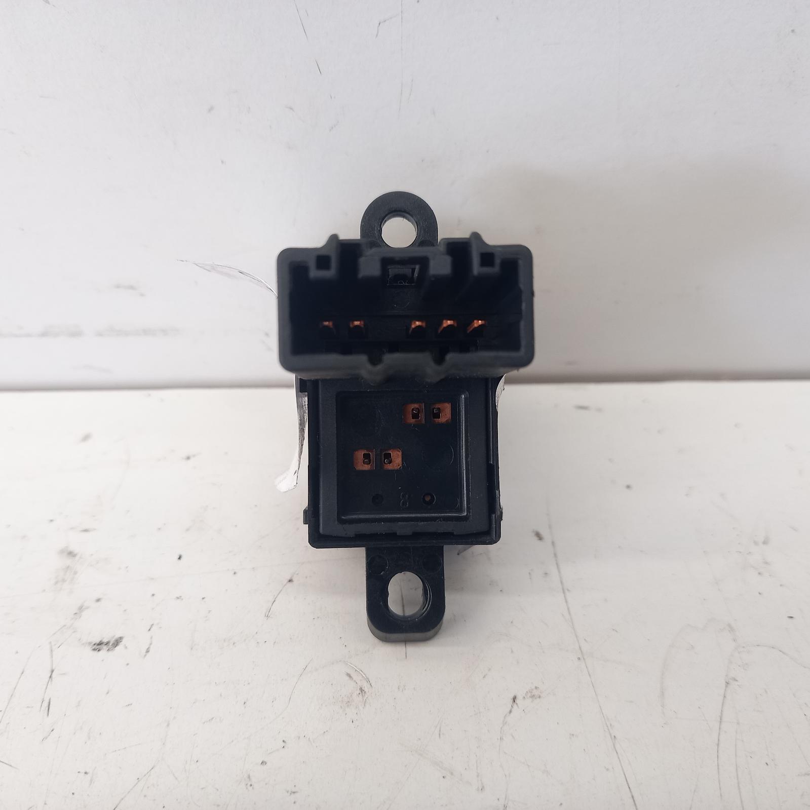 Bt50 Power Door Window Switch 2011-2020 lh front/lh rear/rh rear,up-ur,10/11-06/20 00017749 #465005