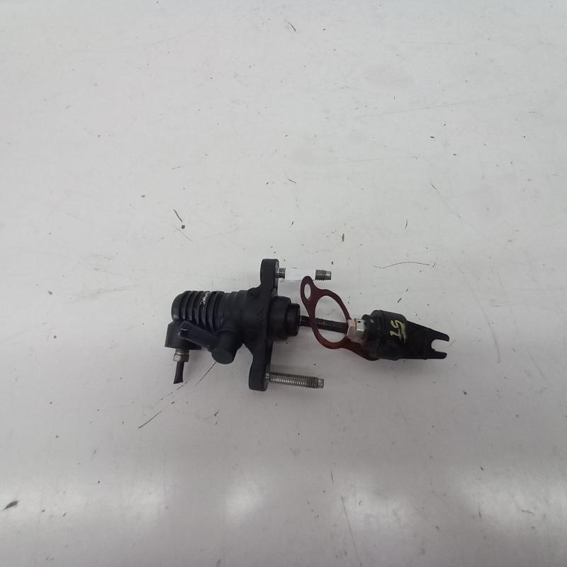 clutch master cylinder