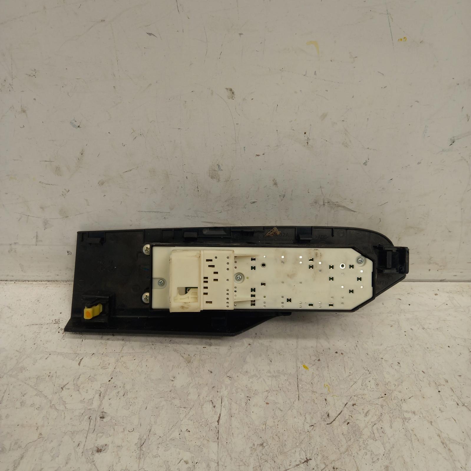 Corolla Power Door Window Switch 2015-2018 rh front (master switch),zre182r,hatch,standard,03/15-06/18 00017948 #472842
