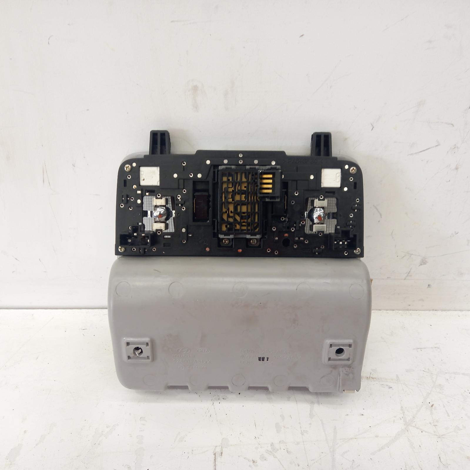 I30 Courtesy Light 2012-2017 front,w/ sunglass holder type,gd,03/12-02/17 00017965 #472953