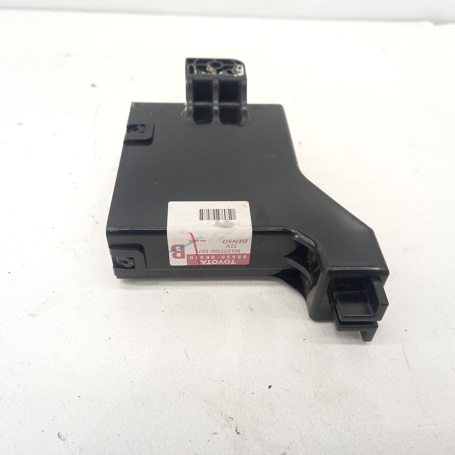 Hilux Miscellaneous Switch Relay 2005-2015 a/c amplifier,non climate control type,p/n 886500k010 (heater box mounted),02/05-08/15 00017855 #477171