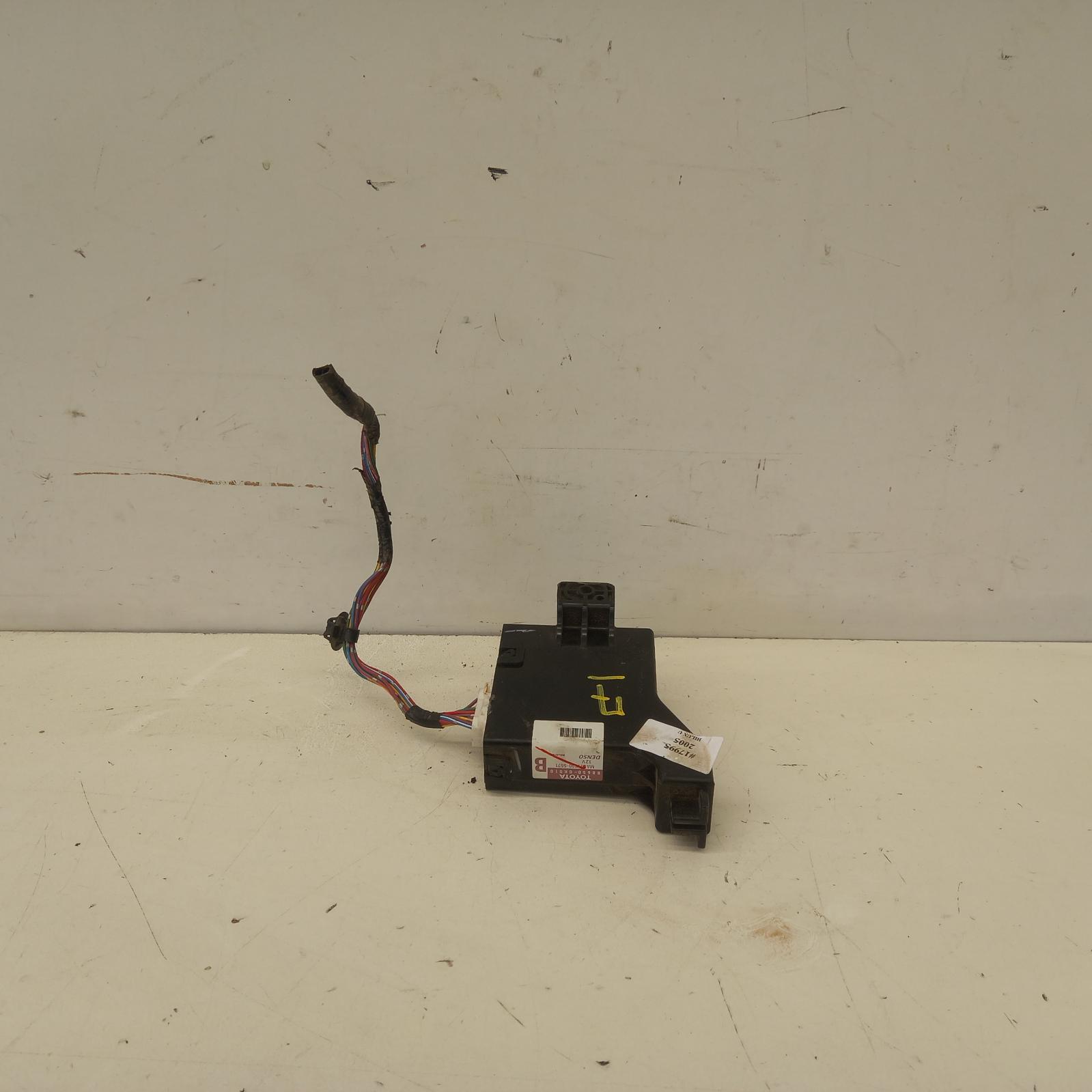 Hilux Miscellaneous Switch Relay 2005-2015 a/c amplifier,non climate control type,p/n 886500k010 (heater box mounted),02/05-08/15 00017995 #479896