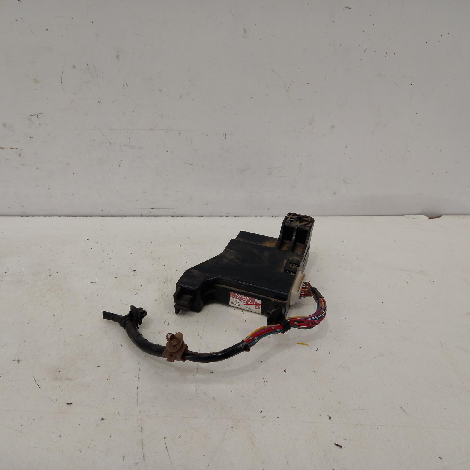 Hilux Miscellaneous Switch Relay 2005-2015 a/c amplifier,non climate control type,p/n 886500k010 (heater box mounted),02/05-08/15 00018036 #480444