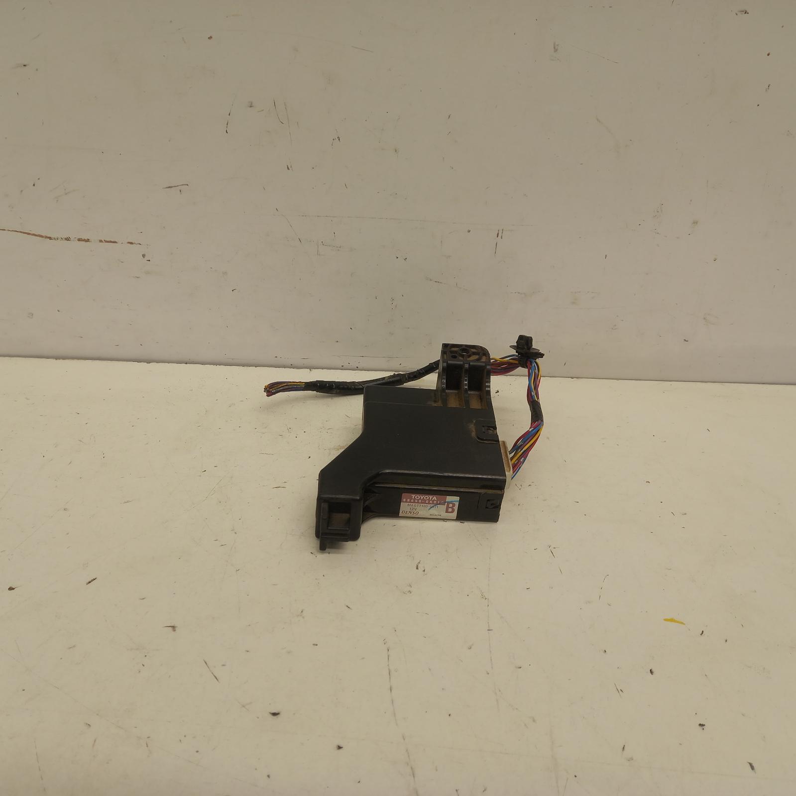 Hilux Miscellaneous Switch Relay 2005-2015 a/c amplifier,non climate control type,p/n 886500k010 (heater box mounted),02/05-08/15 00018048 #480201