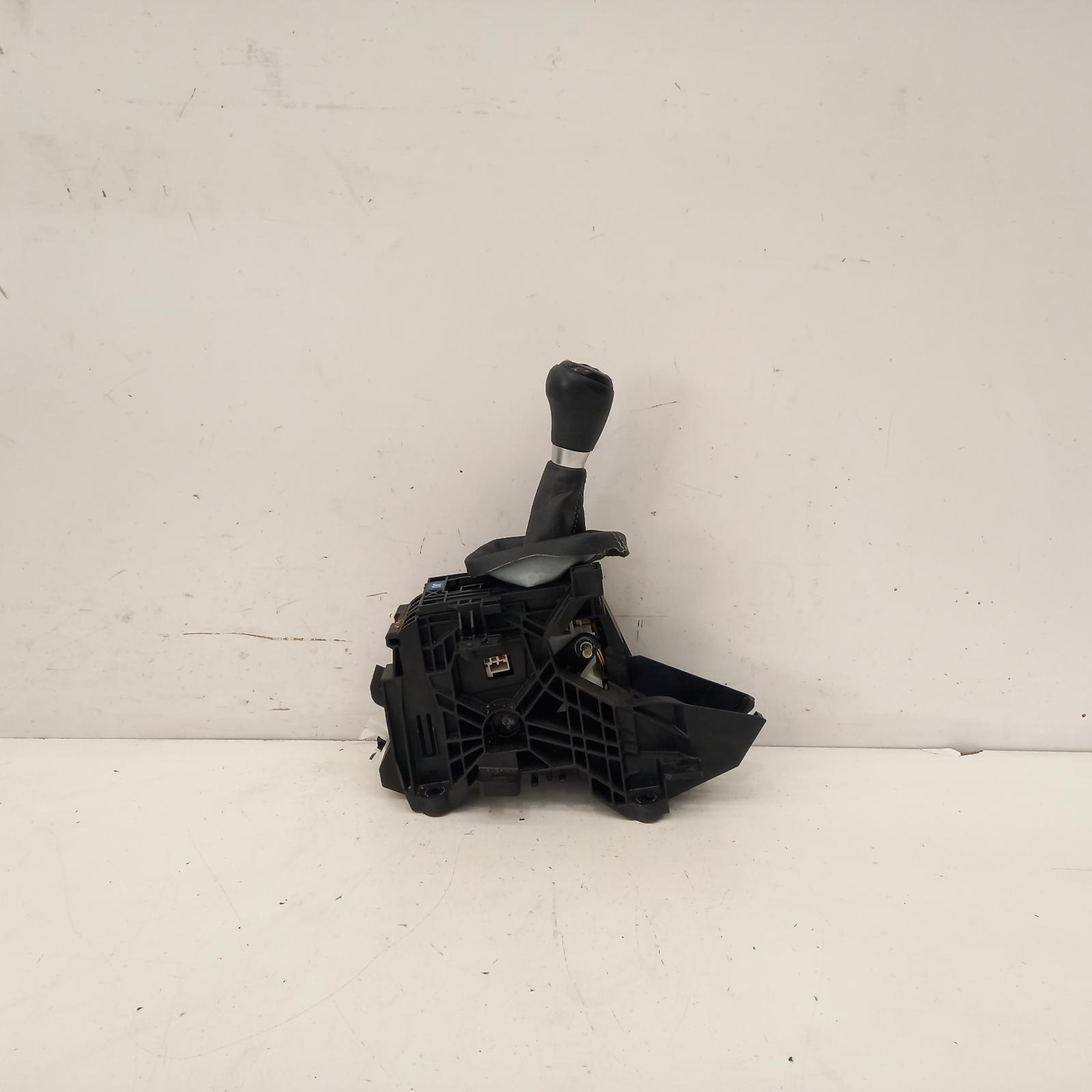 482106, Used gear stick/shifter for 2015 Corolla auto t/m, zre182r