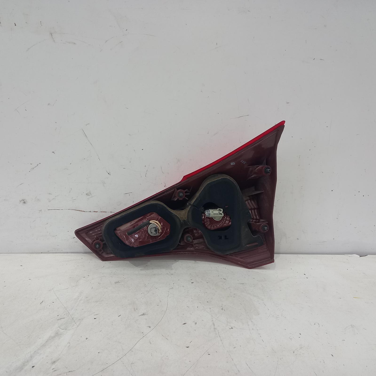 484417, Used rear garnish for 2015 rav4 tailgate lamp (lh side), xa40